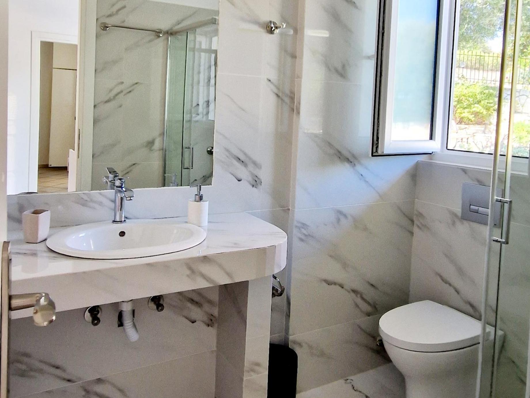 Panorama Apartments Fiscardo ฟิสคาร์โด ภายนอก รูปภาพ